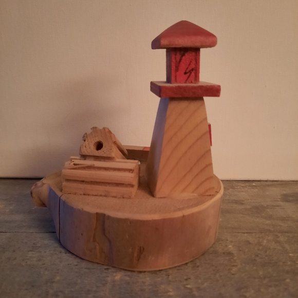Vintage Wooden East Coast Lighthouse - Picture 5 of 10